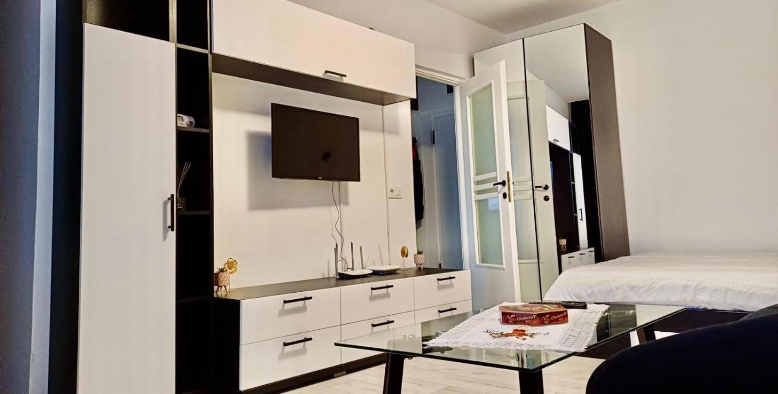 Ariel Trainstation Apartment